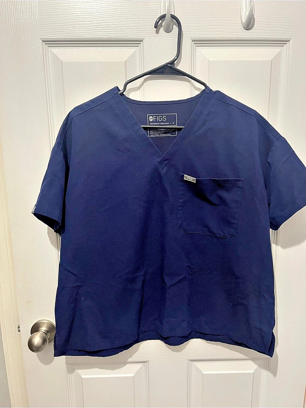 FIGS Catarina Scrub Top Short Sleeve in Navy
